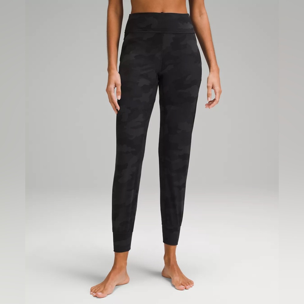 Lululemon Align High Rise Joggers - women size 6 - Camo